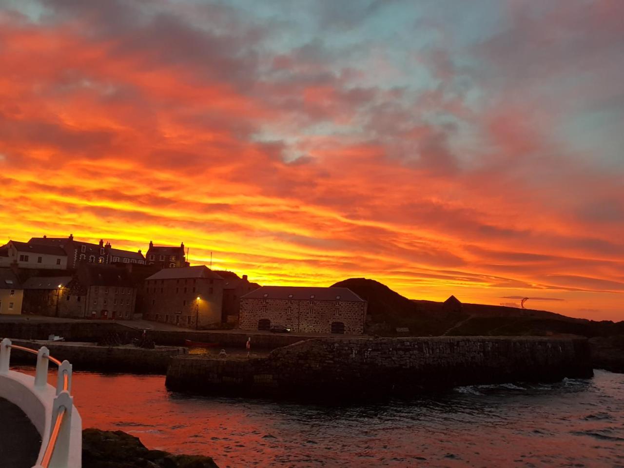 Driftwood Cottage, Portsoy Банф Экстерьер фото
